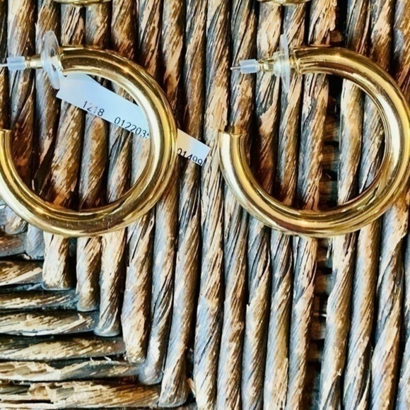 ✨💛 Choose One✨Gold Chunky Hoops ✨ S or M ✨💛 - Picture 2 of 8